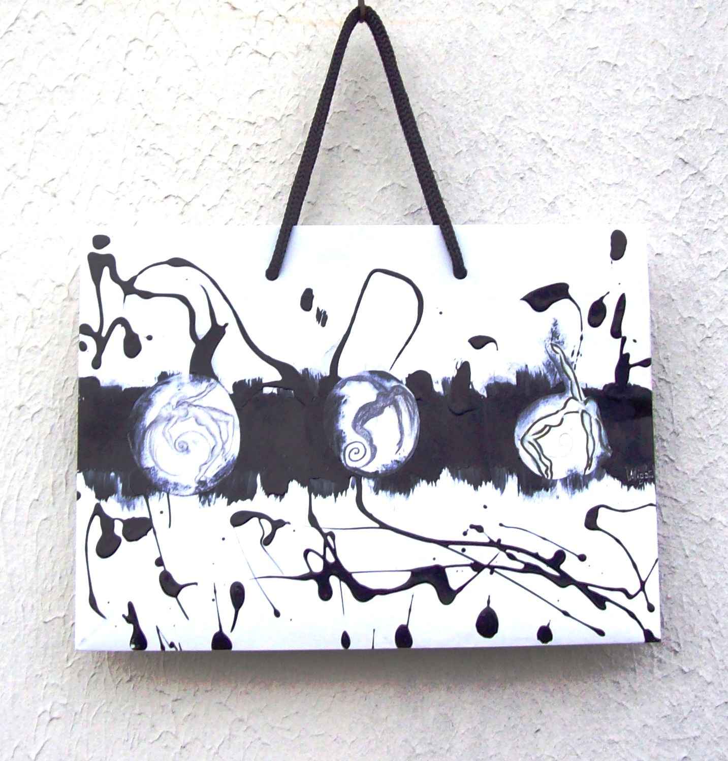 WP_Witchcraft – Danse d’envoûtement (Spell Dance) – oeuvre sur sac papier recyclé (work on upcycling paper bag) 22 X 30 cm Technique Mixte