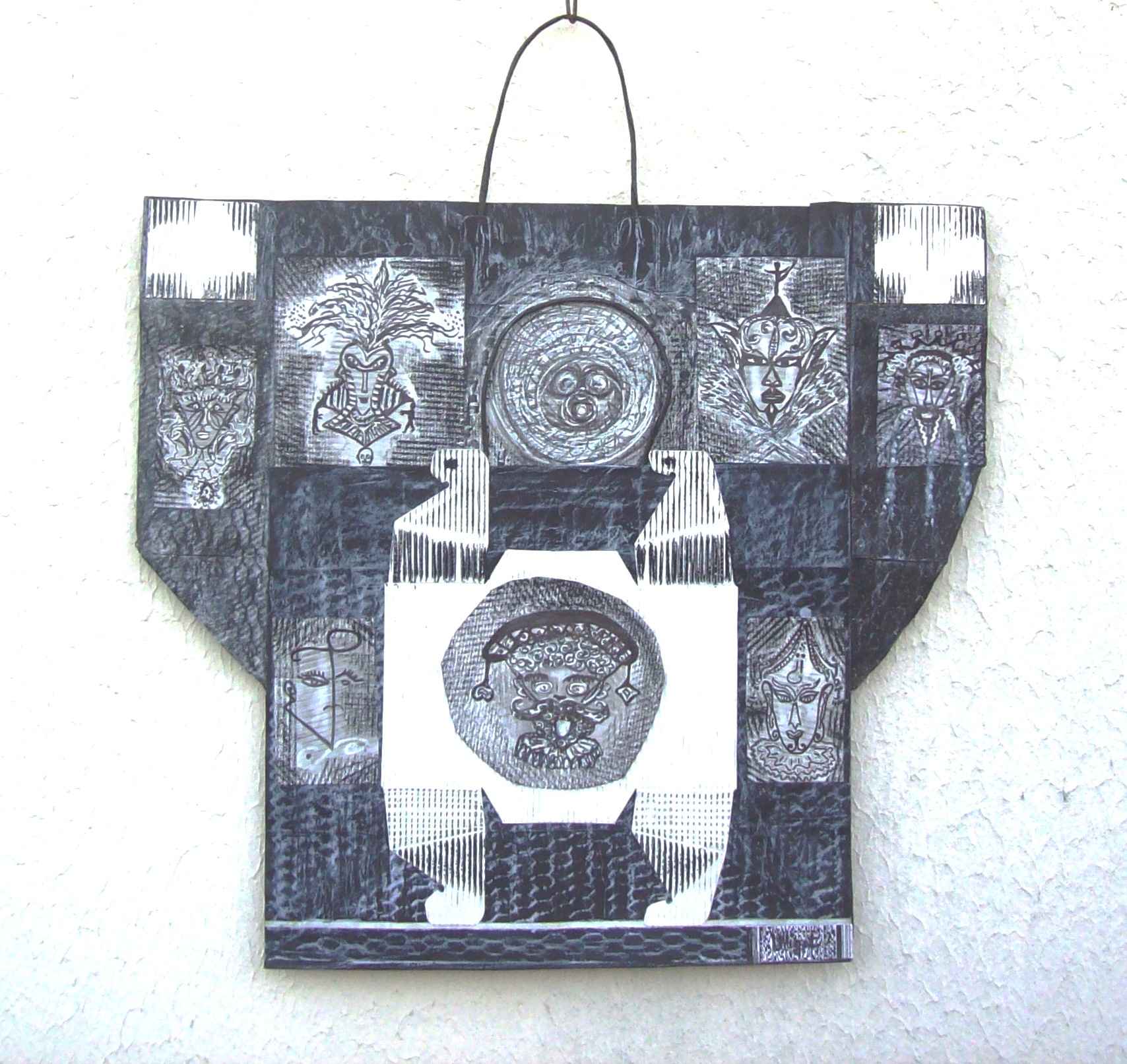 WP_Witchcraft – De la Folie Ordinaire (Ordinary Madness) – oeuvre sur sac papier recyclé (work on upcycling bag) 45 X 50,5 cm Mixed Media